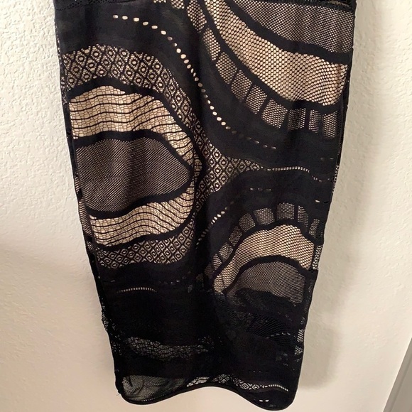 Lace Sheath Dress - Picture 6 of 10